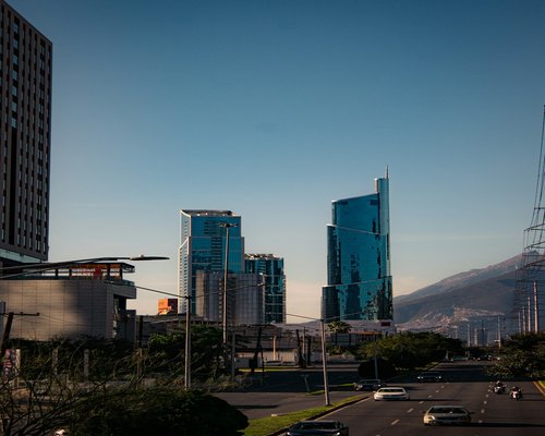 Urban traffic and city noise in Monterrey